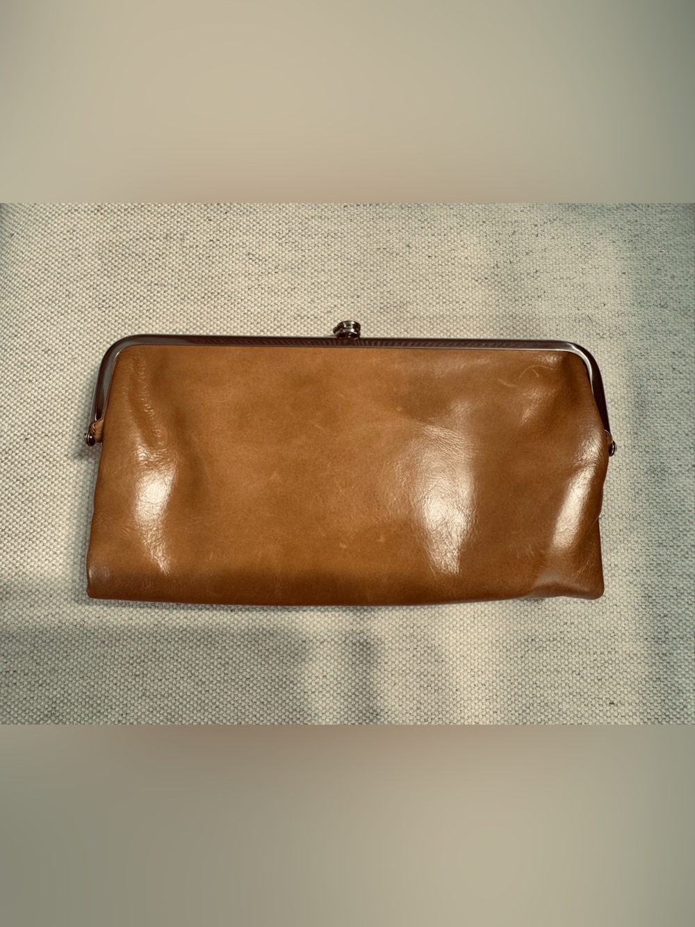 Women’s HOBO Lauren Leather Clutch Wallet in Tan